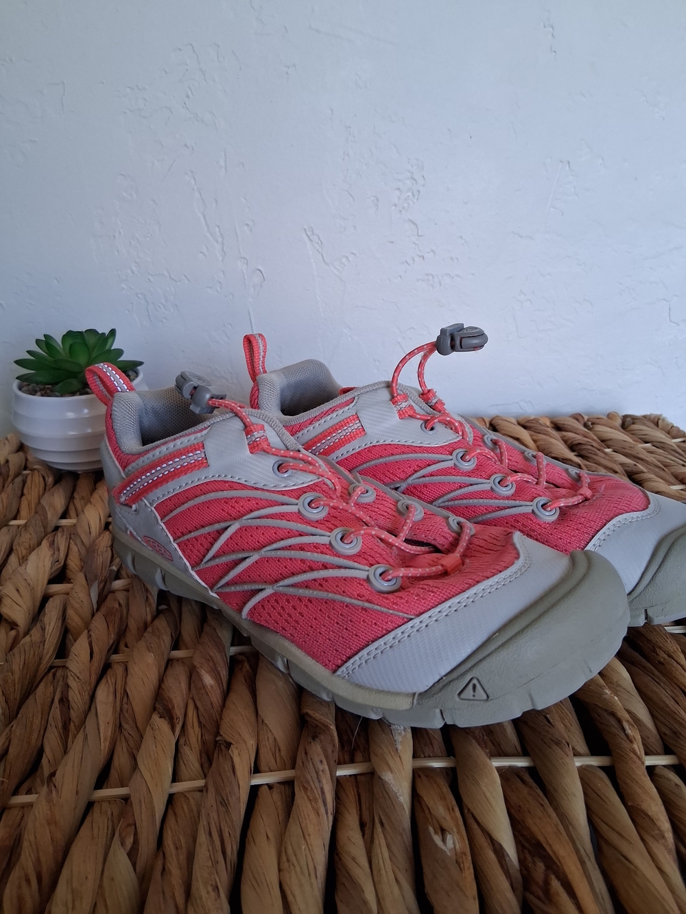 KEEN Kids CNX Hiking Trail Shoes Pink Gray Waterproof Sneakers Youth US 3 EU 35